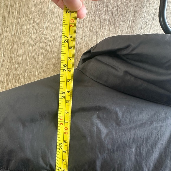 The North Face Woman’s Black Quilted Vest EUC - Picture 5 of 6